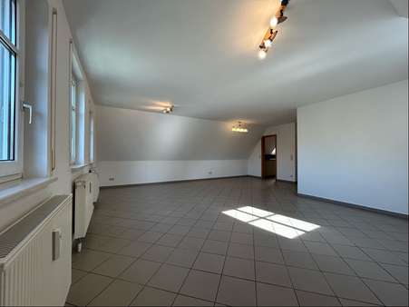 Wohnzimmer Wohnzimmer - Dachgeschosswohnung in 91567 Herrieden mit 106m² mieten
