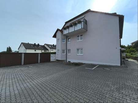 Ansicht Ostseite sowie Hof mit Garage - Etagenwohnung in 91541 Rothenburg mit 77m² kaufen