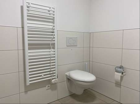 Toilette im Badezimmer Toilette im Badezimmer - Etagenwohnung in 91550 Dinkelsbühl mit 62m² kaufen