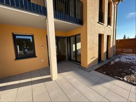 Terrasse zur Wohnung - Erdgeschosswohnung in 91567 Herrieden mit 83m² kaufen