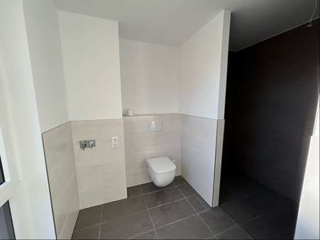 Badezimmer mit Dusche - Erdgeschosswohnung in 91567 Herrieden mit 83m² kaufen