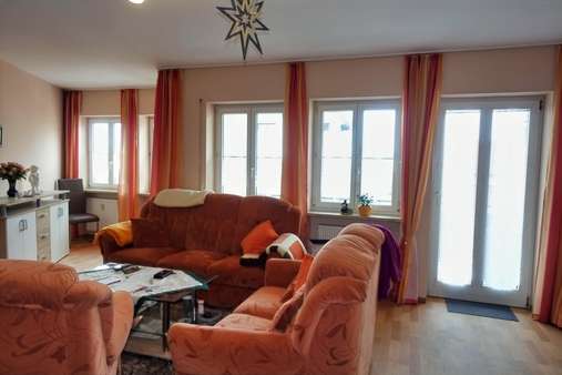 Wohnzimmer - Etagenwohnung in 91735 Muhr mit 70m² kaufen