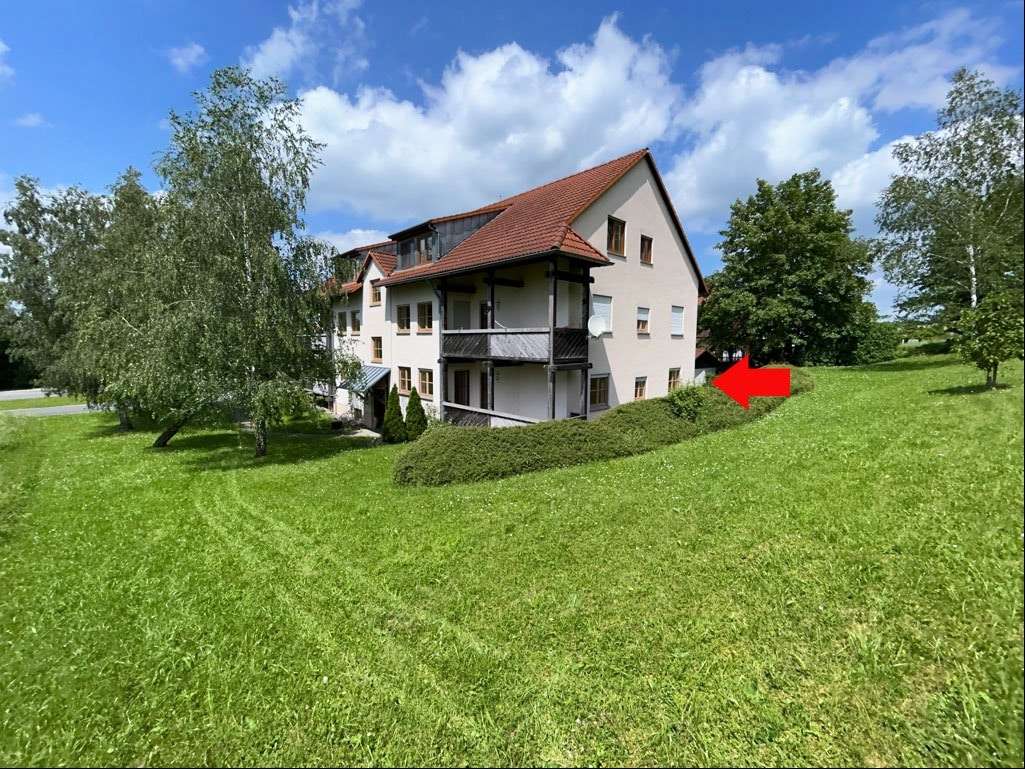 Südwestseite mit Wiese - Erdgeschosswohnung in 91607 Gebsattel mit 87m² kaufen