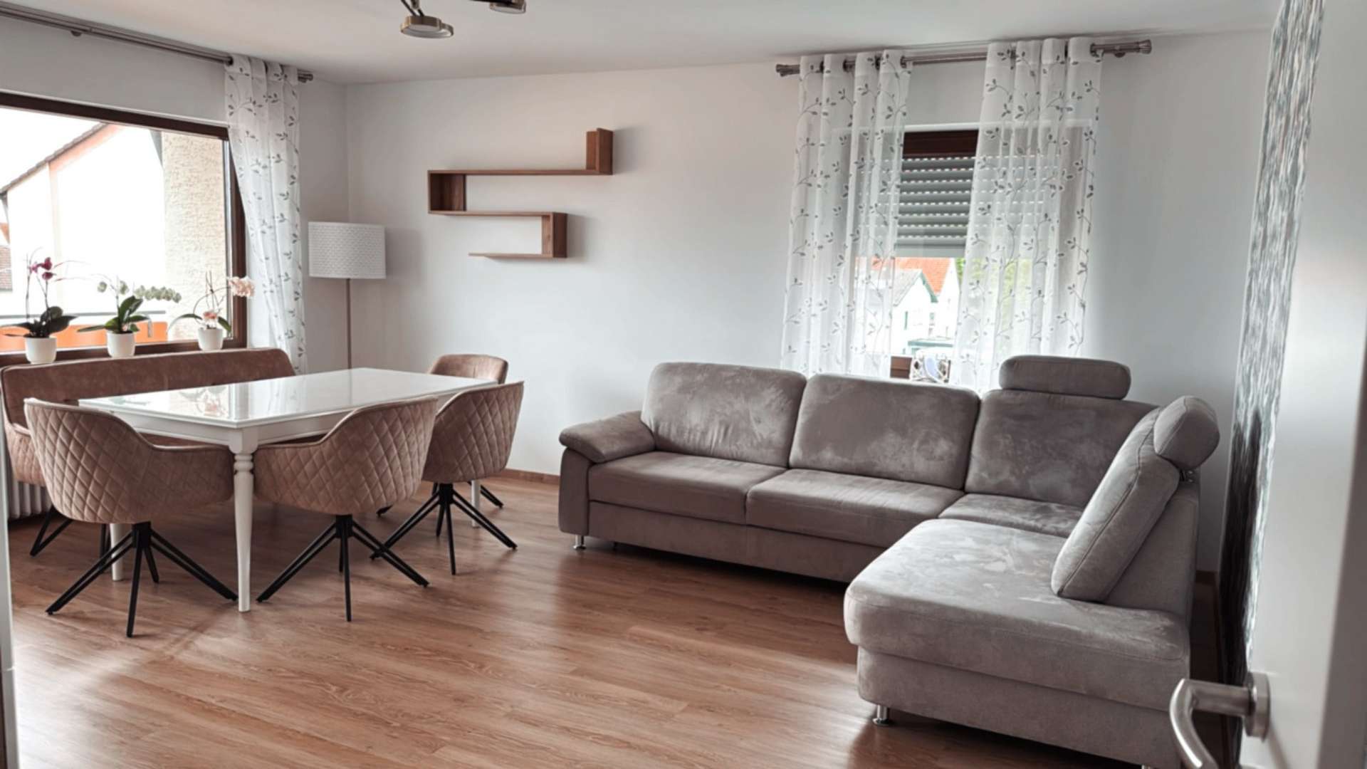 Helles und freundliches Wohnzimmer mit Weitblick Helles und freundliches Wohnzimmer mit Weitblick - Etagenwohnung in 91710 Gunzenhausen mit 90m² kaufen