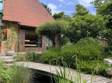 Garten mit Blick auf das Sanarium - Einfamilienhaus in 91801 Markt Berolzheim mit 300m² kaufen