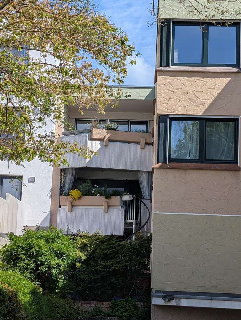 Blick auf den sonnigen Südbalkon - Etagenwohnung in 91710 Gunzenhausen mit 119m² mieten