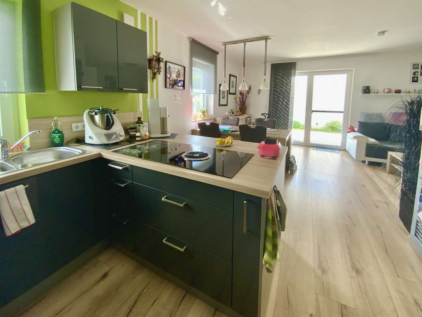 Blick von der Küche in den offenen Essbereich… Blick von der Küche in den offenen Essbereich… - Erdgeschosswohnung in 91710 Gunzenhausen mit 63m² kaufen