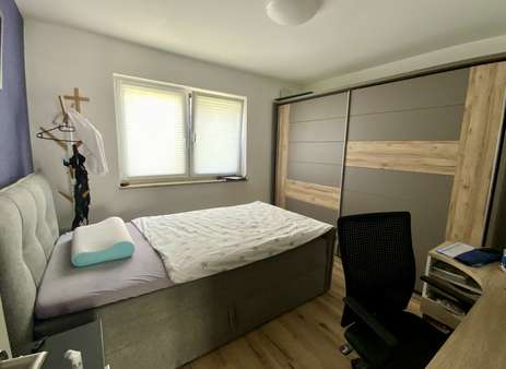 Ruhiges Schlafzimmer mit Nord-Ausrichtung - auch im Sommer schön kühl Ruhiges Schlafzimmer mit Nord-Ausrichtung - auch im Sommer schön kühl - Erdgeschosswohnung in 91710 Gunzenhausen mit 63m² kaufen