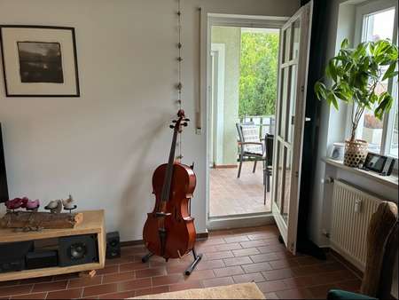 Wohnzimmer mit Balkonzugang Wohnzimmer mit Balkonzugang - Etagenwohnung in 91710 Gunzenhausen mit 83m² als Kapitalanlage kaufen