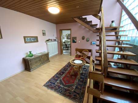 Das großzügige und helle Treppenhaus heißt Sie Willkommen - Einfamilienhaus in 91710 Gunzenhausen mit 152m² kaufen