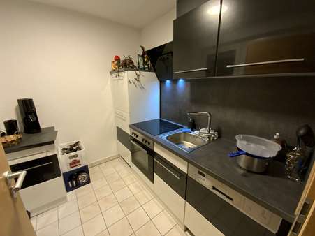 Blick in die Küche mit Küchenzeile - Etagenwohnung in 91710 Gunzenhausen mit 63m² als Kapitalanlage kaufen