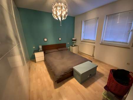Schlafzimmer mit Stellmöglichkeit für einen großen Kleiderschrank - Etagenwohnung in 91710 Gunzenhausen mit 79m² kaufen