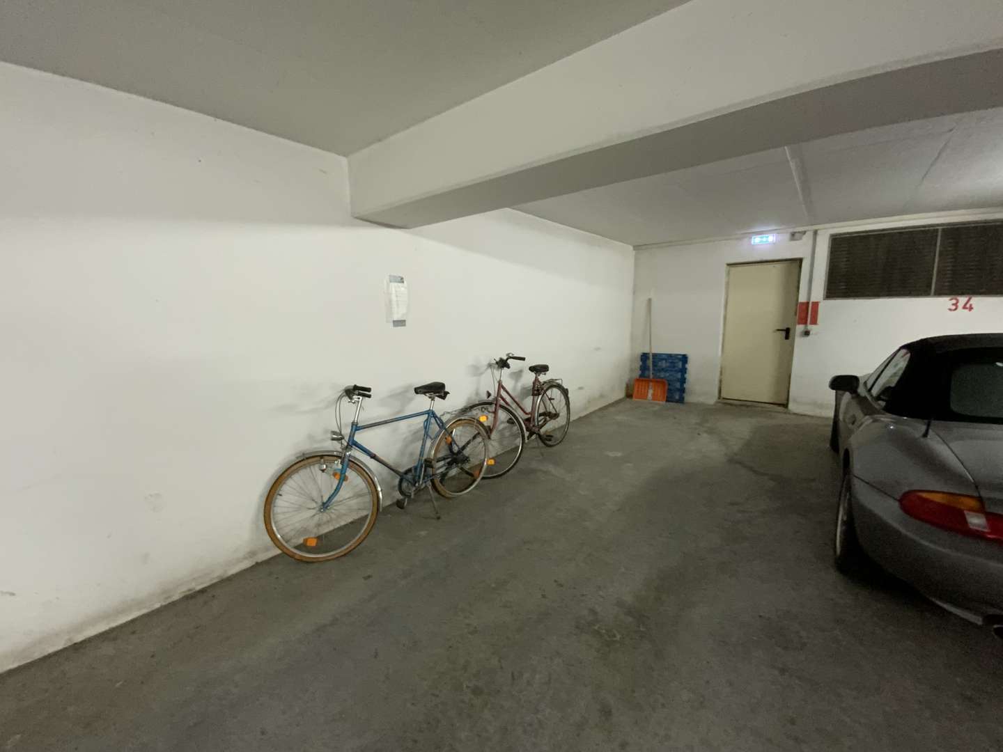 Perfekter Stellplatz, um Ihr Zweirad trocken zu halten - Schmaler Stellplatz in zentraler Lage - Tiefgaragenstellplatz in 91710 Gunzenhausen mit 0m² kaufen