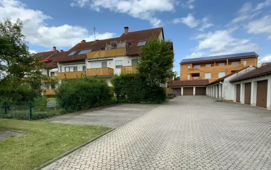 Attraktive Wohnung mit großem Balkon, Garage und Stellplatz zu verkaufen!