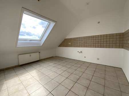 Blick in die Küche - Dachgeschosswohnung in 91735 Muhr mit 86m² kaufen