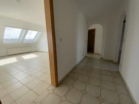 Attraktive Wohnung mit großem Balkon, Garage und Stellplatz zu verkaufen!