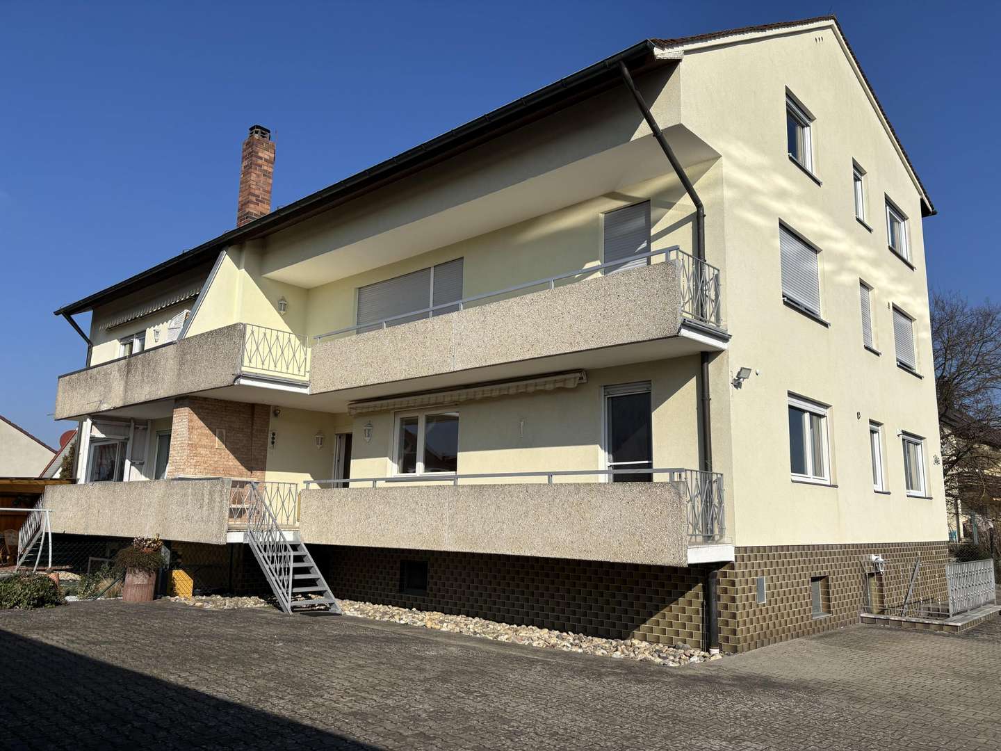 Außenansicht Außenansicht - Erdgeschosswohnung in 96114 Hirschaid mit 92m² kaufen