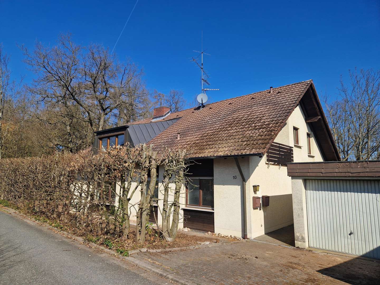 Ansicht von Südosten - Zweifamilienhaus in 96135 Stegaurach mit 222m² kaufen