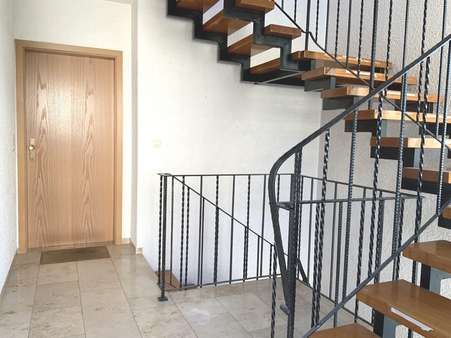 EG: Treppenhaus - Zweifamilienhaus in 96135 Stegaurach mit 222m² kaufen