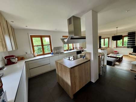 Blick in Koch- und Essbereich Blick in Koch- und Essbereich - Einfamilienhaus in 96103 Hallstadt mit 185m² kaufen