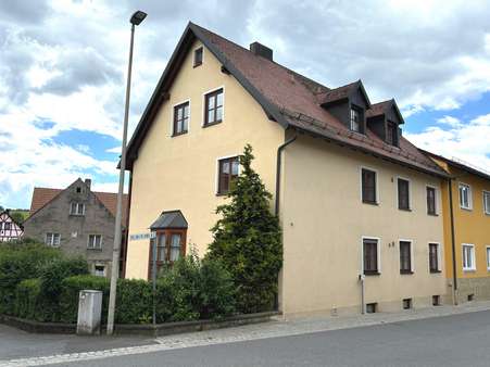 Straßenansicht - Doppelhaushälfte in 96187 Stadelhofen mit 264m² kaufen