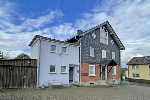 Ansicht Eingangsbereich - Mehrfamilienhaus in 96277 Schneckenlohe mit 90m² kaufen