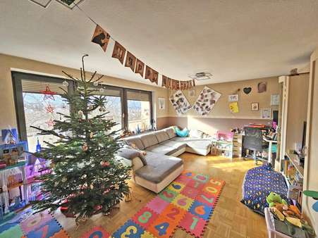 Wohnzimmer - Etagenwohnung in 95326 Kulmbach mit 103m² kaufen