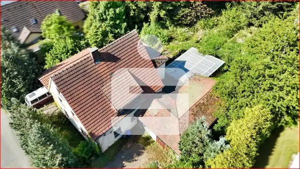 Großzügiges Haus & Grundstück mit Potenzial!