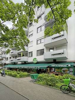 Straßenansicht - Etagenwohnung in 80809 München mit 57m² kaufen