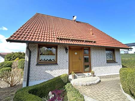 Außenansicht Außenansicht - Einfamilienhaus in 95339 Wirsberg mit 108m² kaufen
