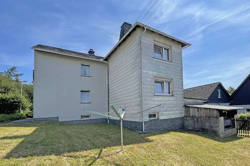 Gartenansicht - Zweifamilienhaus in 96358 Reichenbach mit 150m² kaufen