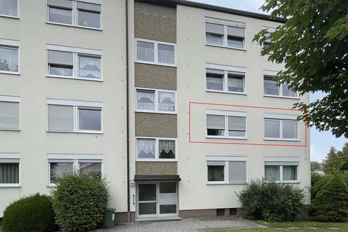 Gebäude Eingangsseite Gebäude Eingangsseite - Etagenwohnung in 96317 Kronach mit 79m² kaufen
