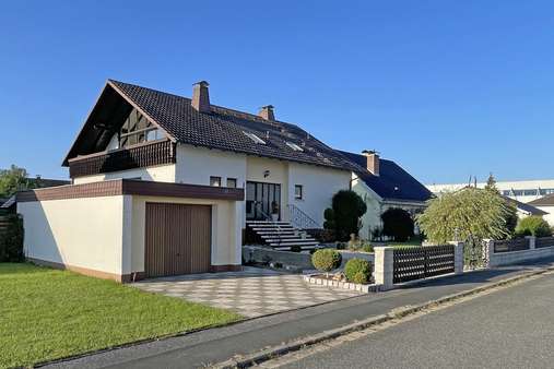 Straßenansicht Straßenansicht - Einfamilienhaus in 96317 Kronach mit 200m² kaufen
