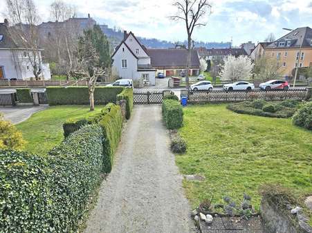 Einfahrt und Ausblick - Einfamilienhaus in 95326 Kulmbach mit 140m² kaufen