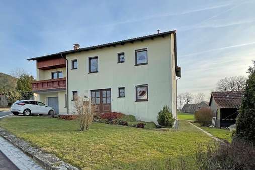 Straßenansicht - Zweifamilienhaus in 96369 Weißenbrunn mit 185m² kaufen
