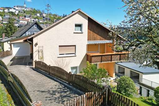 Hofzufahrt - Einfamilienhaus in 96352 Wilhelmsthal mit 151m² kaufen