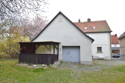 Anbau Nebengebäude mit Garage und Pergola - Einfamilienhaus in 95466 Weidenberg mit 160m² kaufen