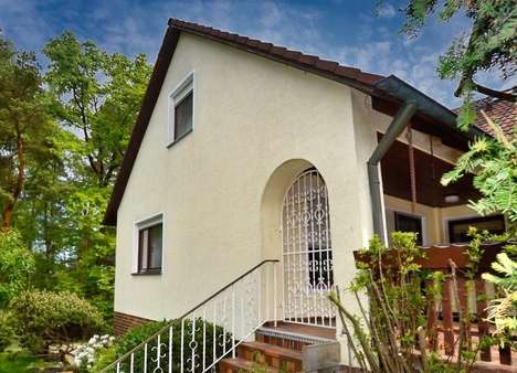 Ihr neues Zuhause - Aufgang Garten - Terrasse - Einfamilienhaus in 95473 Haag mit 240m² kaufen
