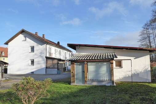 Außenansicht Außenansicht - Doppelhaushälfte in 95466 Weidenberg mit 141m² kaufen