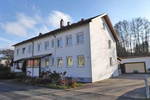 Außenansicht Außenansicht - Doppelhaushälfte in 95466 Weidenberg mit 141m² kaufen