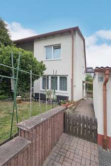Aussenansicht Eingang - Doppelhaushälfte in 95448 Bayreuth mit 129m² kaufen