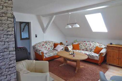 Blick ins Wohnzimmer (DG) - Einfamilienhaus in 95493 Bischofsgrün mit 155m² kaufen