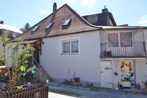 Außenansicht seitlich - Einfamilienhaus in 95466 Weidenberg mit 100m² kaufen
