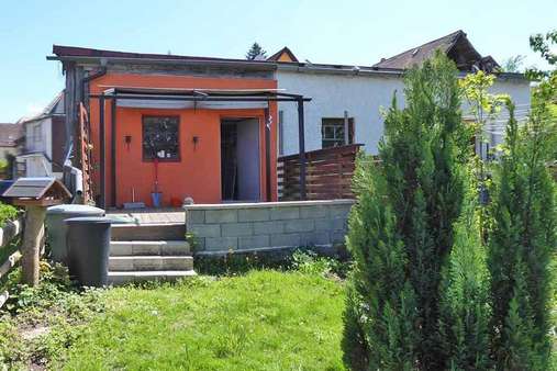 Terrasse / Blick vom Garten - Einfamilienhaus in 95466 Weidenberg mit 100m² kaufen