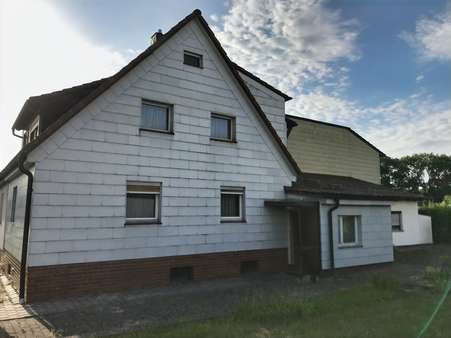 Hauseingang - Ansicht Westseite - Doppelhaushälfte in 95447 Bayreuth mit 118m² kaufen