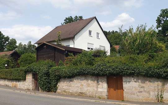 Ansicht von der Straße Ansicht von der Straße - Zweifamilienhaus in 95517 Seybothenreuth mit 182m² kaufen