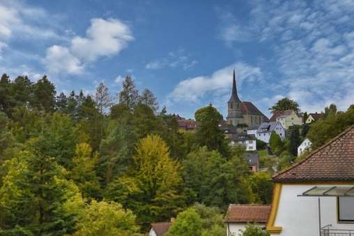 Ausblick von Wohnzimmer und Küche auf Eckersdorf - Einfamilienhaus in 95488 Eckersdorf mit 143m² kaufen