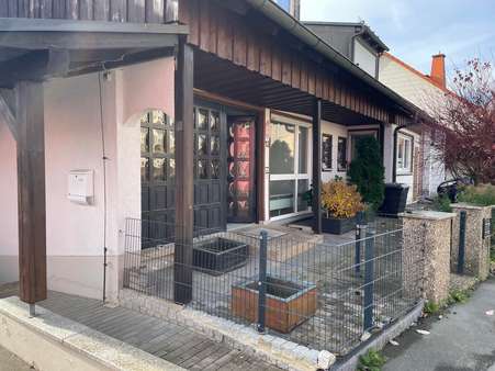 Außenansicht Eingang - Erdgeschosswohnung in 95182 Döhlau mit 127m² kaufen