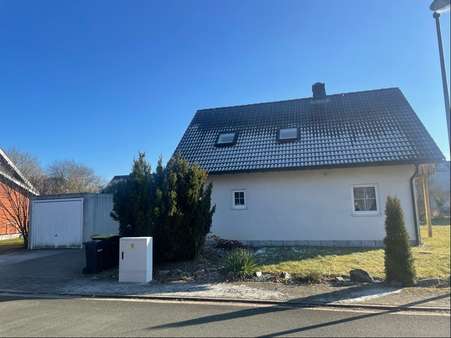 Staßenseite - Einfamilienhaus in 95185 Gattendorf mit 133m² kaufen