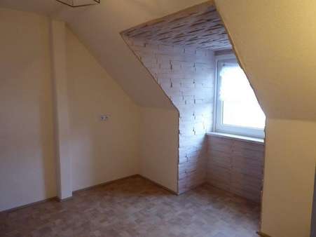 P1070006 - Dachgeschosswohnung in 95100 Selb mit 44m² kaufen